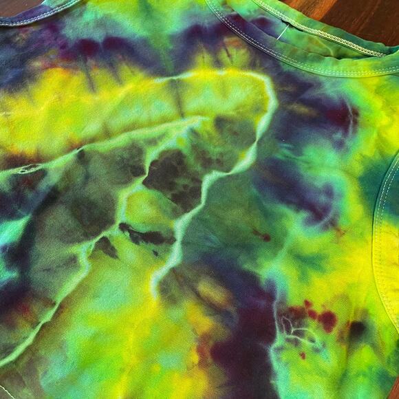 Women's Tie Dyed Tank Crop - Ice Dye Geode Handmade - Green Geode (Large) - Picture 8 of 11